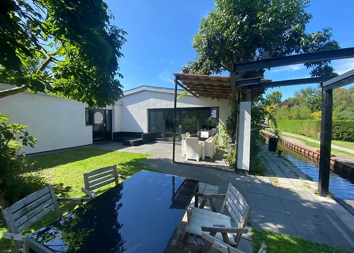 Between Haarlem&amsterdam * Vijfhuizen